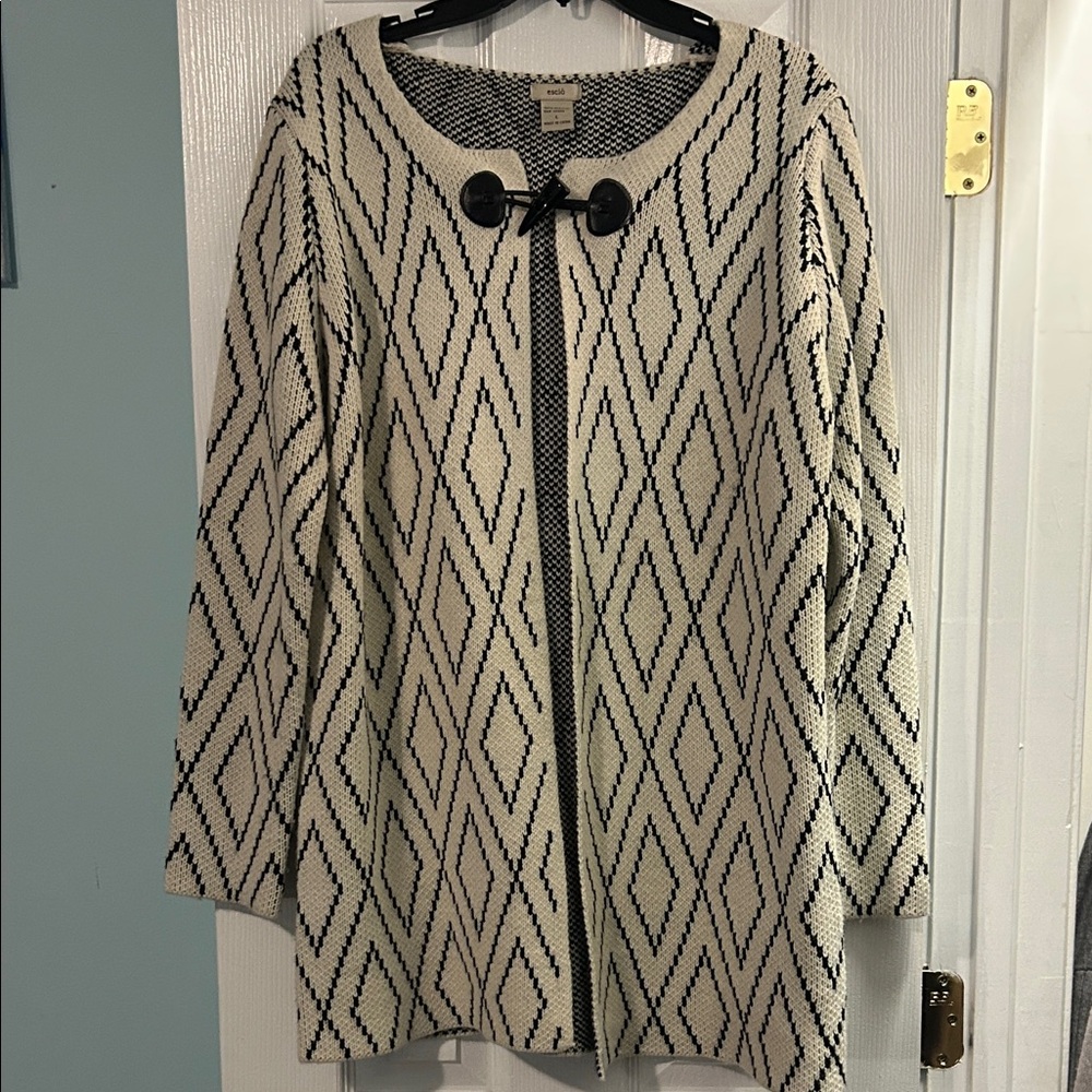 Elegant Cream and Black Diamond Pattern Cardigan